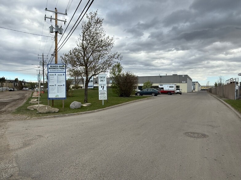 624 Beaver Dam Rd NE, Calgary, AB for sale - Building Photo - Image 1 of 1