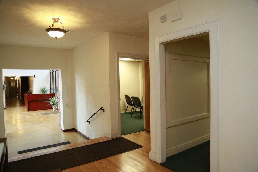 51 Brewer Rd, Morgantown, WV for lease - Interior Photo - Image 3 of 9