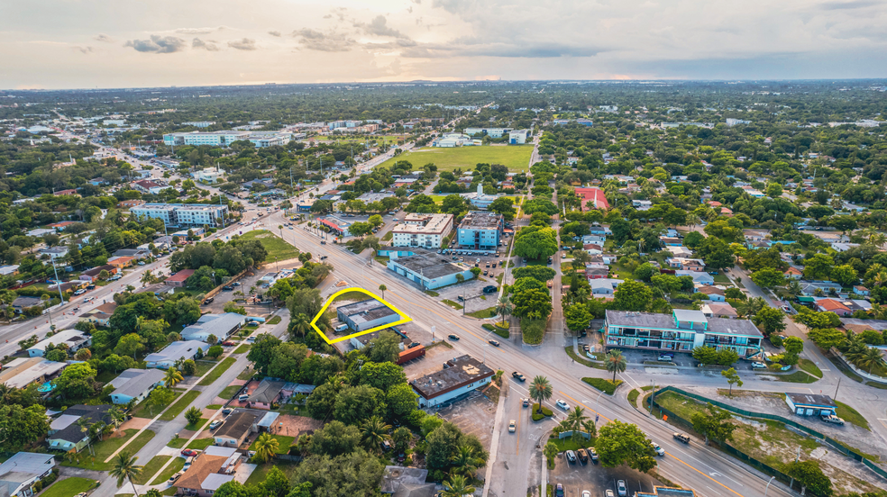 13639 W Dixie Hwy, North Miami, FL for sale - Building Photo - Image 2 of 10