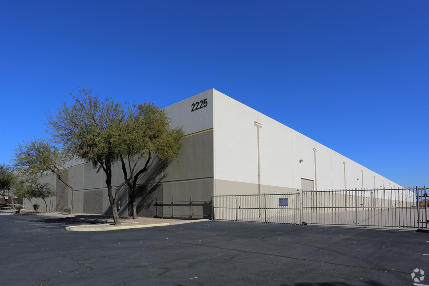 2225 S 43rd Ave, Phoenix, AZ for lease - Building Photo - Image 2 of 4