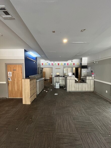 100 Manhattan Ave, Brooklyn, NY for lease - Building Photo - Image 3 of 8