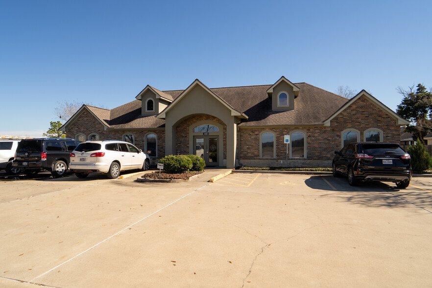 5103 E Airline Rd, Victoria, TX for lease - Building Photo - Image 1 of 24