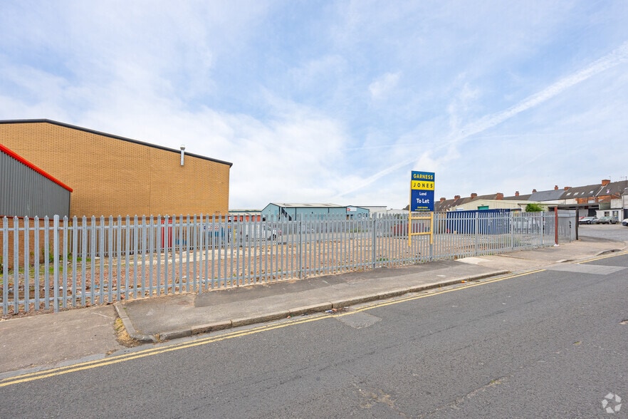 West Dock Ave, Hull for lease - Building Photo - Image 2 of 2