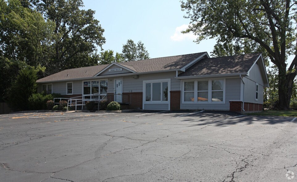 1005 W Amity, Louisburg, KS 66053