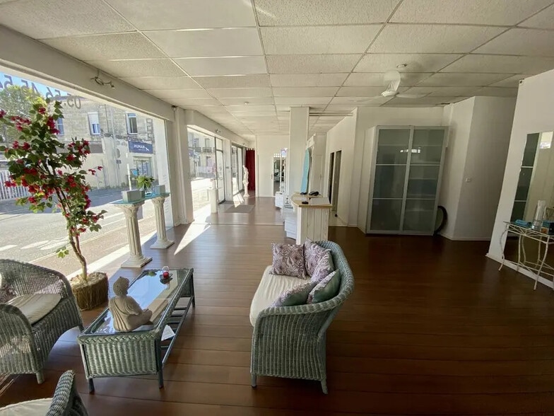 Retail in Pessac for sale - Interior Photo - Image 1 of 8