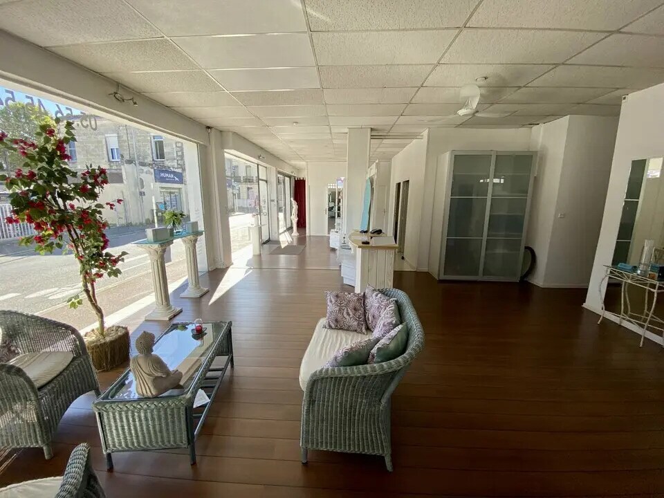 Retail in Pessac for sale Interior Photo- Image 1 of 9