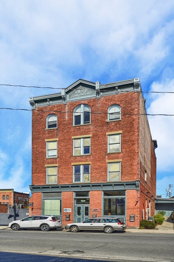 15 Railroad Ave, Kingston, NY 12401