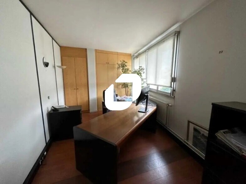 Office in Chatou for lease - Interior Photo - Image 3 of 9