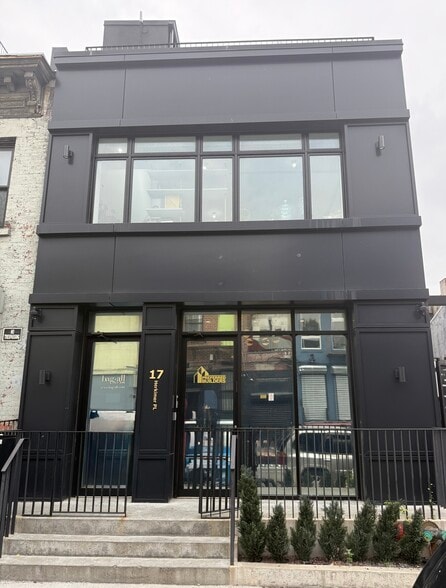 17 Herkimer Pl, Brooklyn, NY for lease - Building Photo - Image 1 of 15
