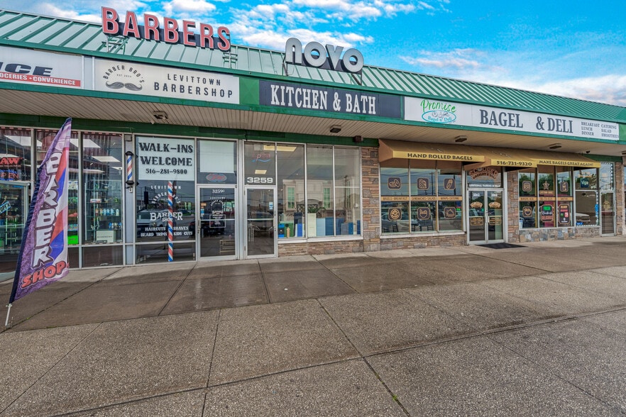 3259-3275 Hempstead Tpke, Levittown, NY for lease - Building Photo - Image 2 of 9