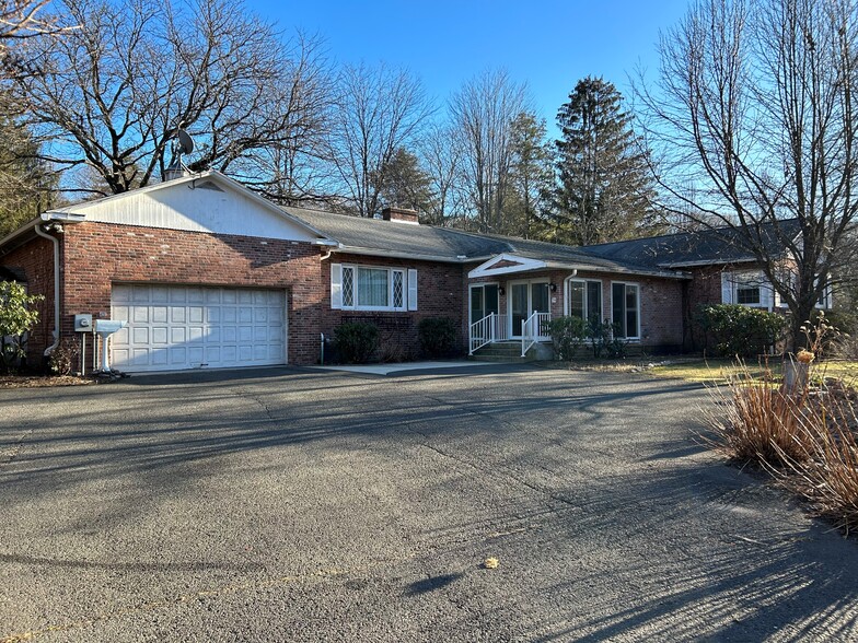 70 Southampton Rd, Holyoke, MA for sale - Primary Photo - Image 1 of 1