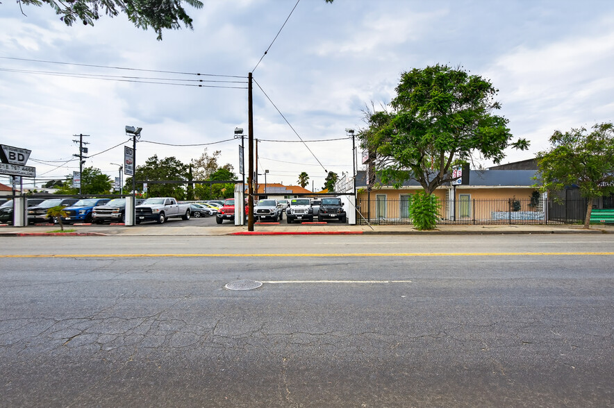 8235 Sunland Blvd, Sun Valley, CA for sale - Building Photo - Image 3 of 11