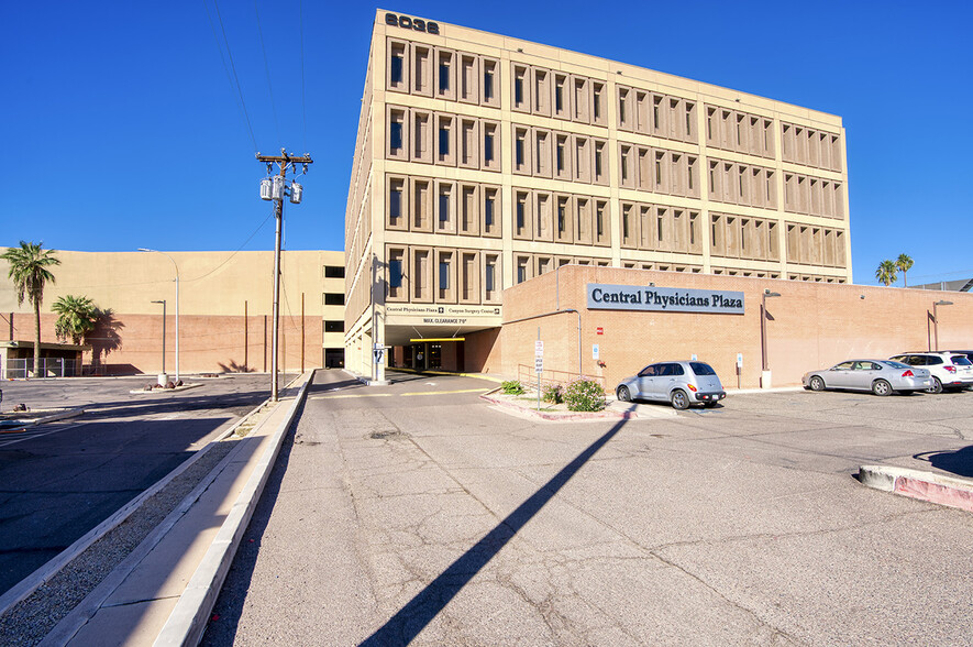 6036 N 19th Ave, Phoenix, AZ for lease - Building Photo - Image 3 of 13