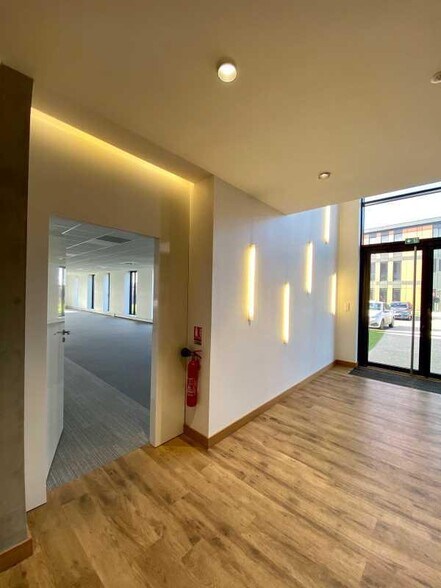 Office in Lesquin for lease - Lobby - Image 2 of 7