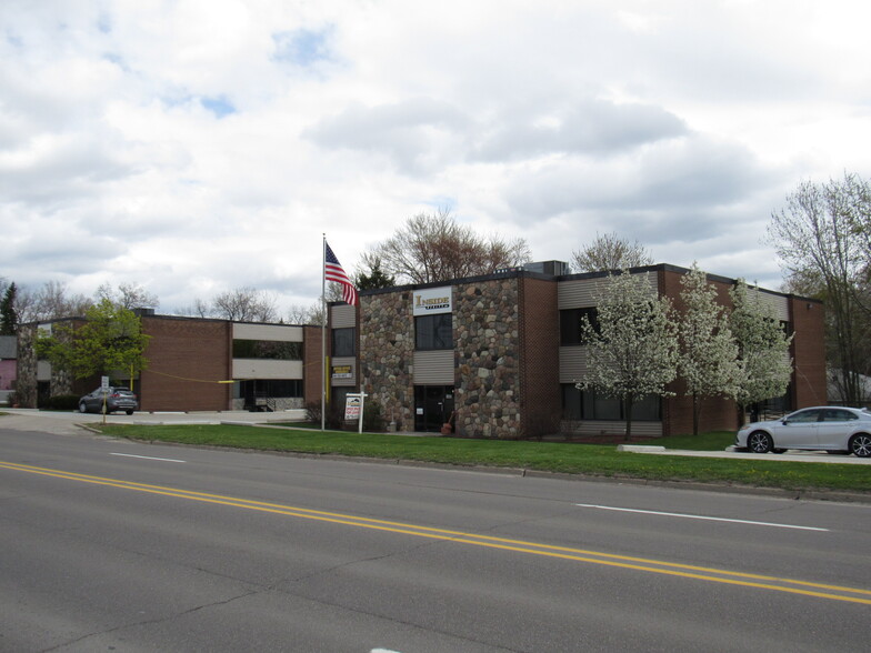 1877 Orchard Lake Rd, Bloomfield Township, MI for sale - Building Photo - Image 2 of 21