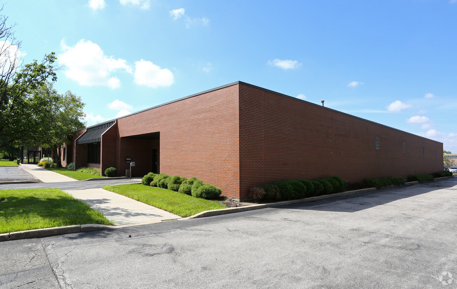 7230 N Caldwell Ave, Niles, IL for lease - Building Photo - Image 2 of 18