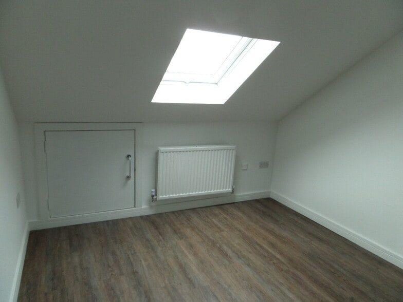 1 Portway, Porthcawl for lease - Building Photo - Image 2 of 7