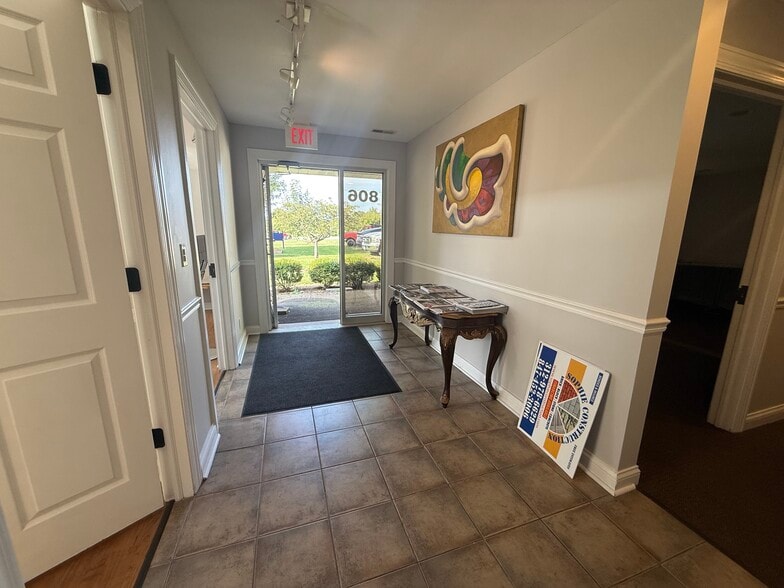 806 Penny Ave, East Dundee, IL for lease - Building Photo - Image 3 of 20