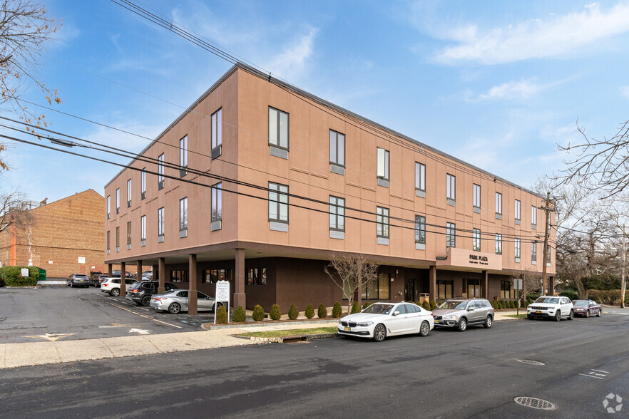 75 Main St, Millburn, NJ for lease - Building Photo - Image 3 of 6