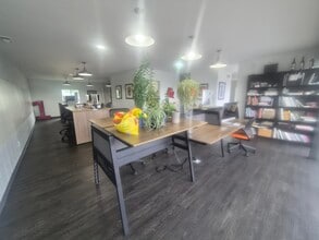 5911 Meredith Dr, Urbandale, IA for lease Interior Photo- Image 1 of 11