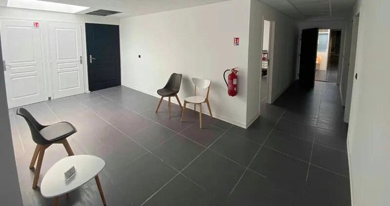 Office/Medical in Biot for lease - Building Photo - Image 3 of 5