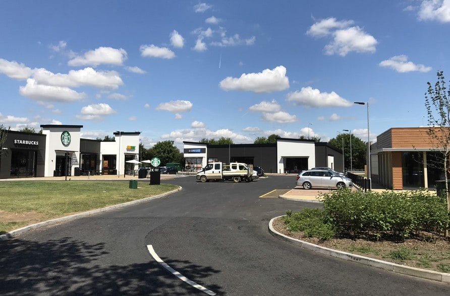 Great North Rd, Brampton for lease - Primary Photo - Image 1 of 4