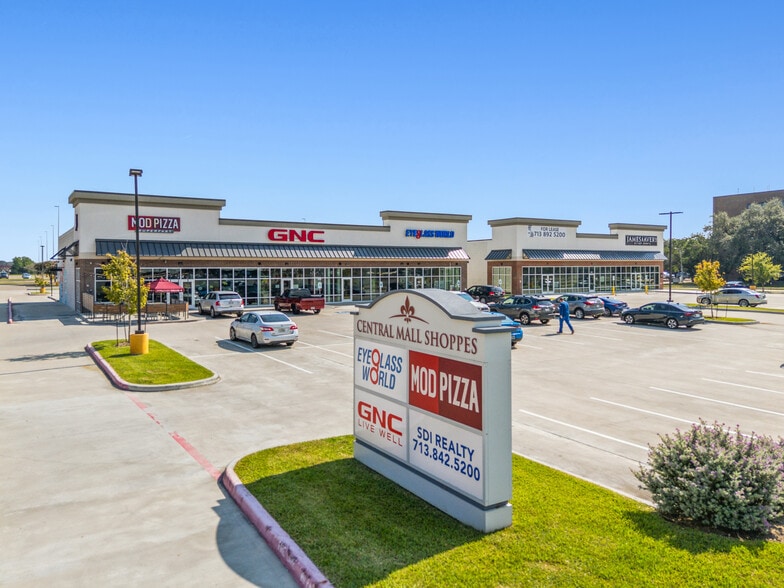 Central Mall Shoppes portfolio of 2 properties for sale on LoopNet.com - Building Photo - Image 1 of 3