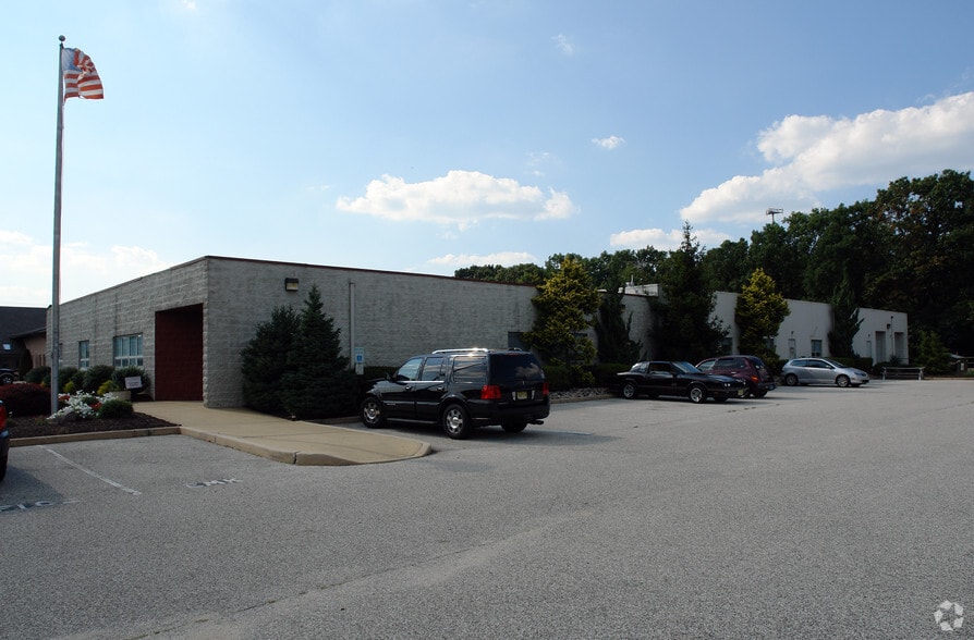 435 Commerce Ln, West Berlin, NJ for sale - Primary Photo - Image 1 of 1
