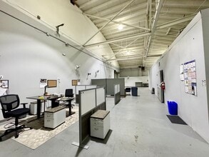 2200 SE Mailwell Dr, Milwaukie, OR for lease Building Photo- Image 2 of 10