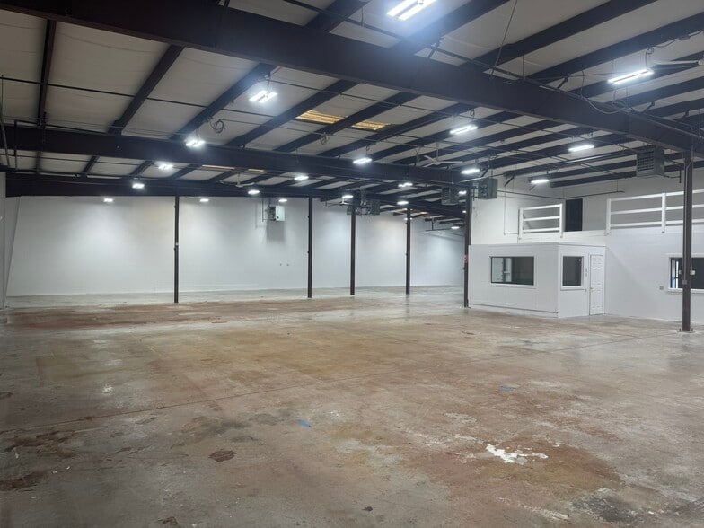 211 Hartford Tpke, Tolland, CT for lease - Building Photo - Image 3 of 7