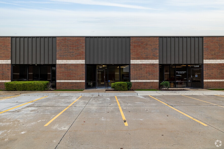 8200 E 34th St, Wichita, KS for lease - Building Photo - Image 3 of 3