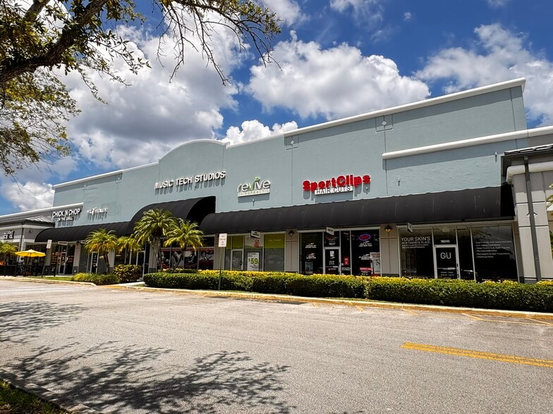 18201-18391 Pines Blvd, Pembroke Pines, FL for lease - Building Photo - Image 3 of 13