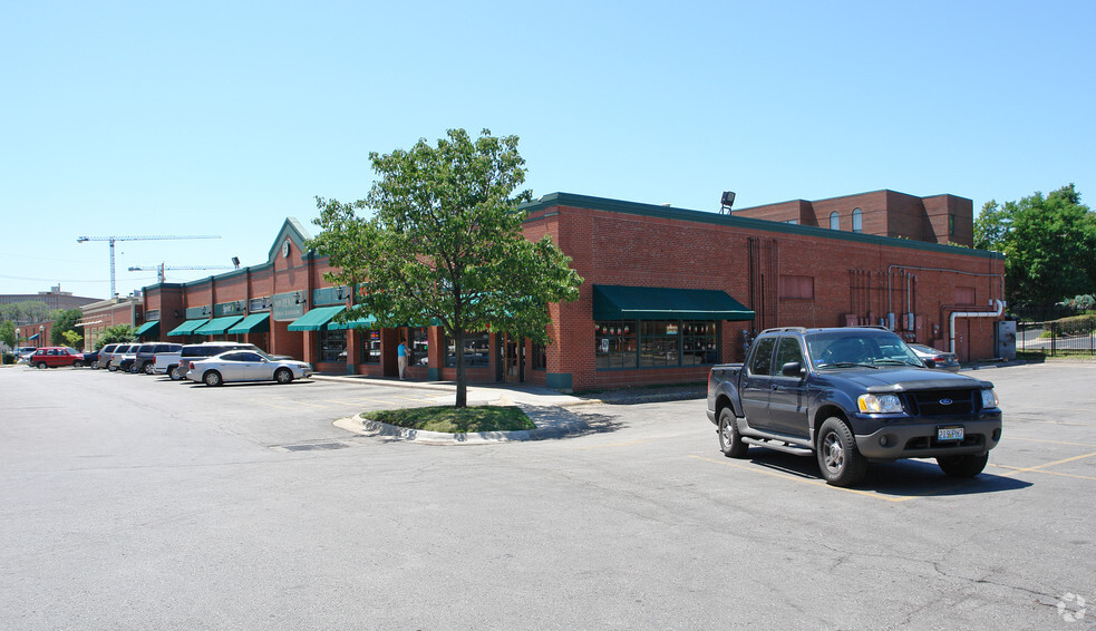 534-556 Westport Rd, Kansas City, MO for lease - Building Photo - Image 2 of 6