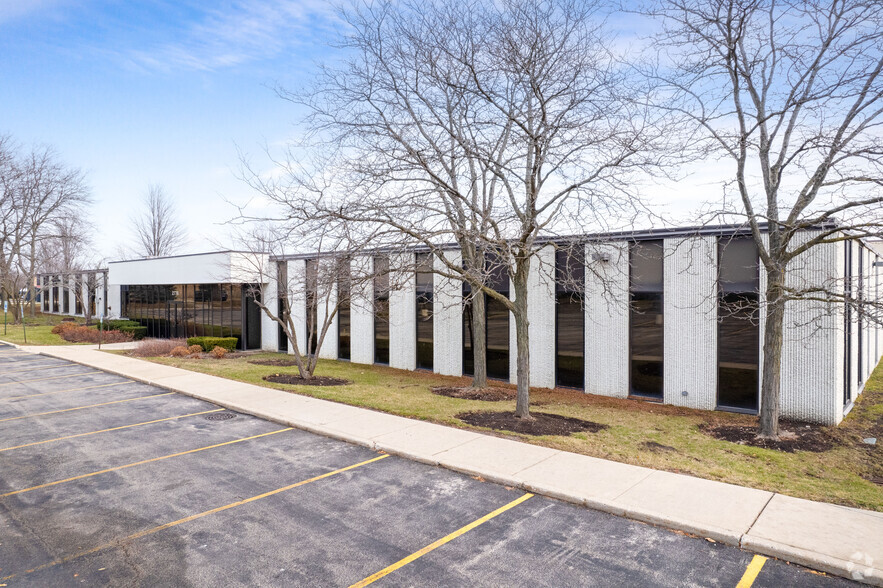 2775 Shermer Rd, Northbrook, IL for lease - Building Photo - Image 1 of 24