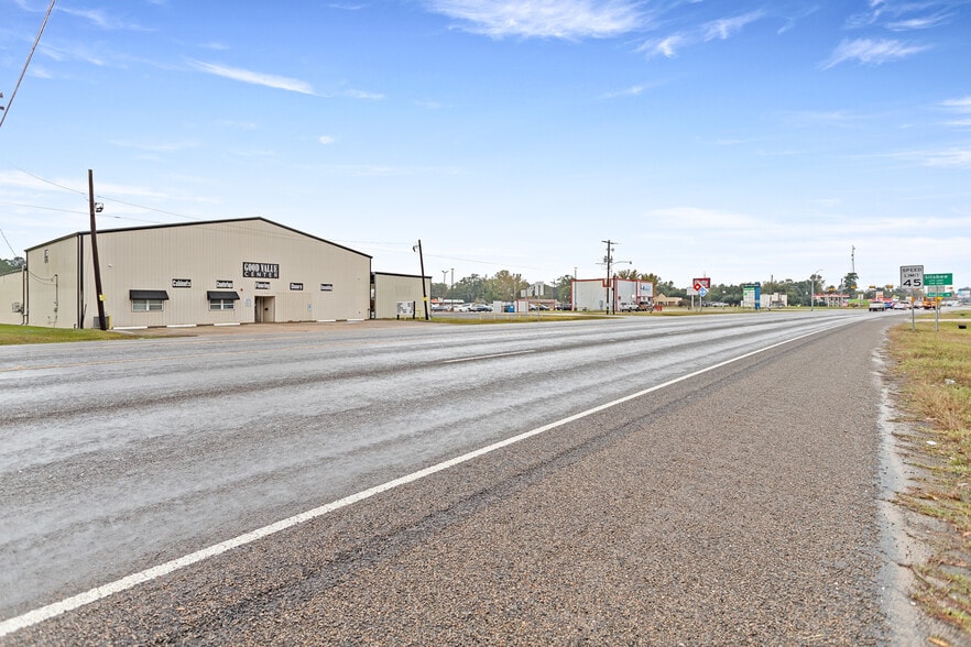 1400 N 5th St, Silsbee, TX for sale - Building Photo - Image 2 of 19