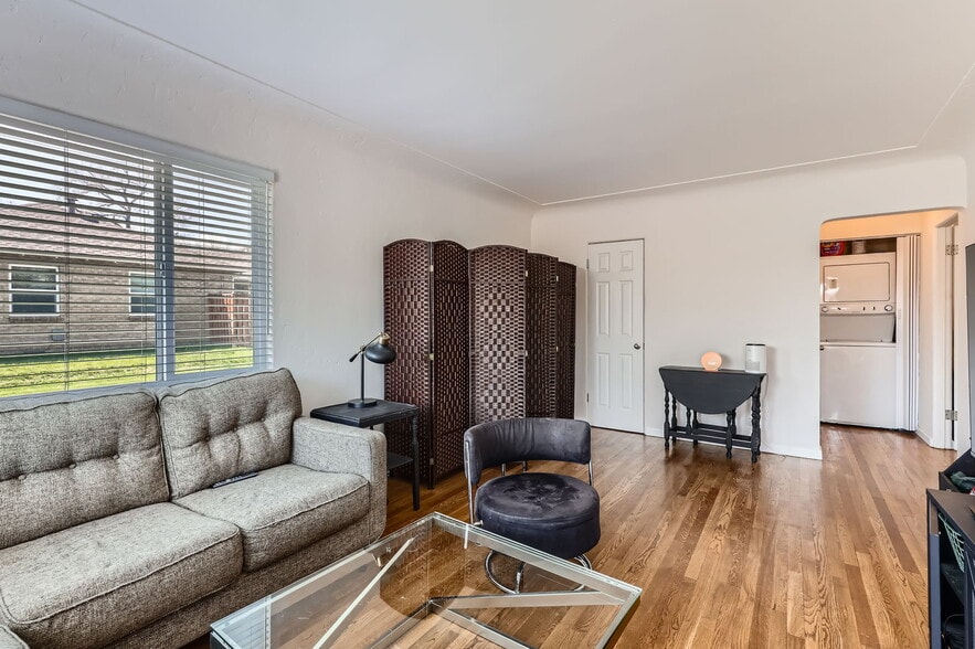 1311-1317 Jasmine St, Denver, CO for sale - Interior Photo - Image 3 of 28