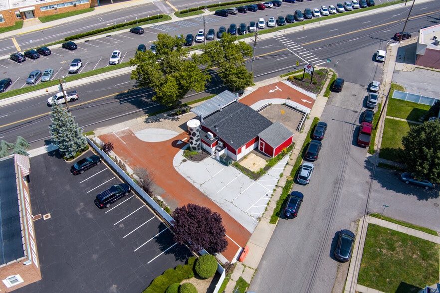 2350 N Jerusalem Ave, North Bellmore, NY for sale - Building Photo - Image 2 of 12