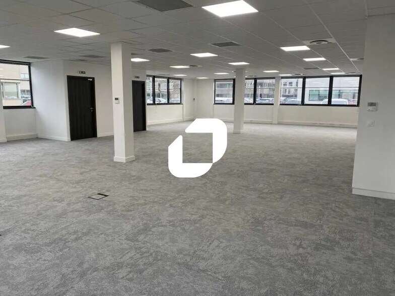 Office in Pessac for lease - Interior Photo - Image 2 of 9