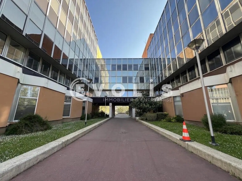 Office in Fontenay-sous-Bois for lease - Building Photo - Image 1 of 7