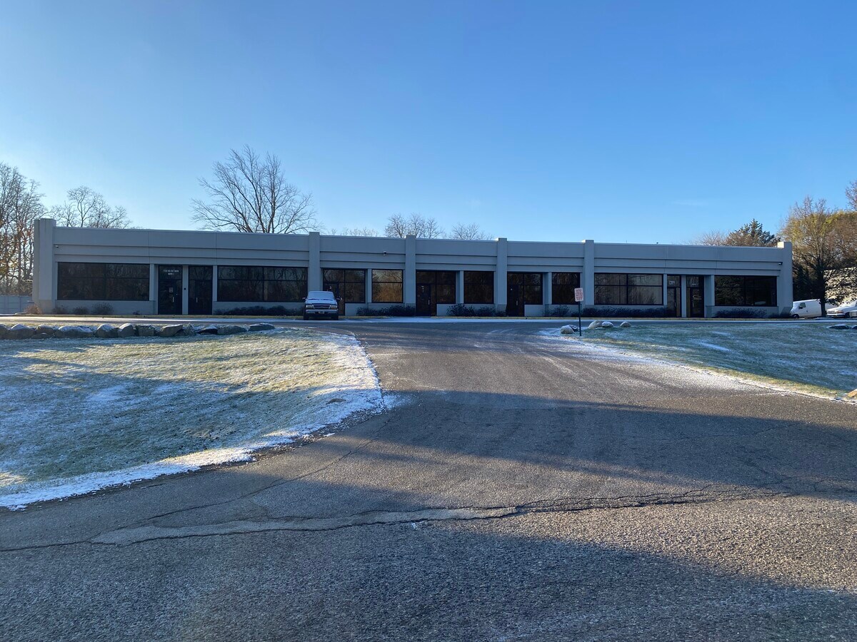 7194 Big Sky Dr, Holly, MI 48442