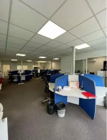 Office in Entraigues-sur-la-Sorgue for lease - Interior Photo - Image 3 of 4