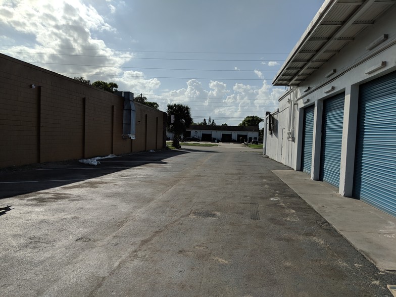 314-316 Clearlake Rd, Cocoa, FL for lease - Building Photo - Image 2 of 4