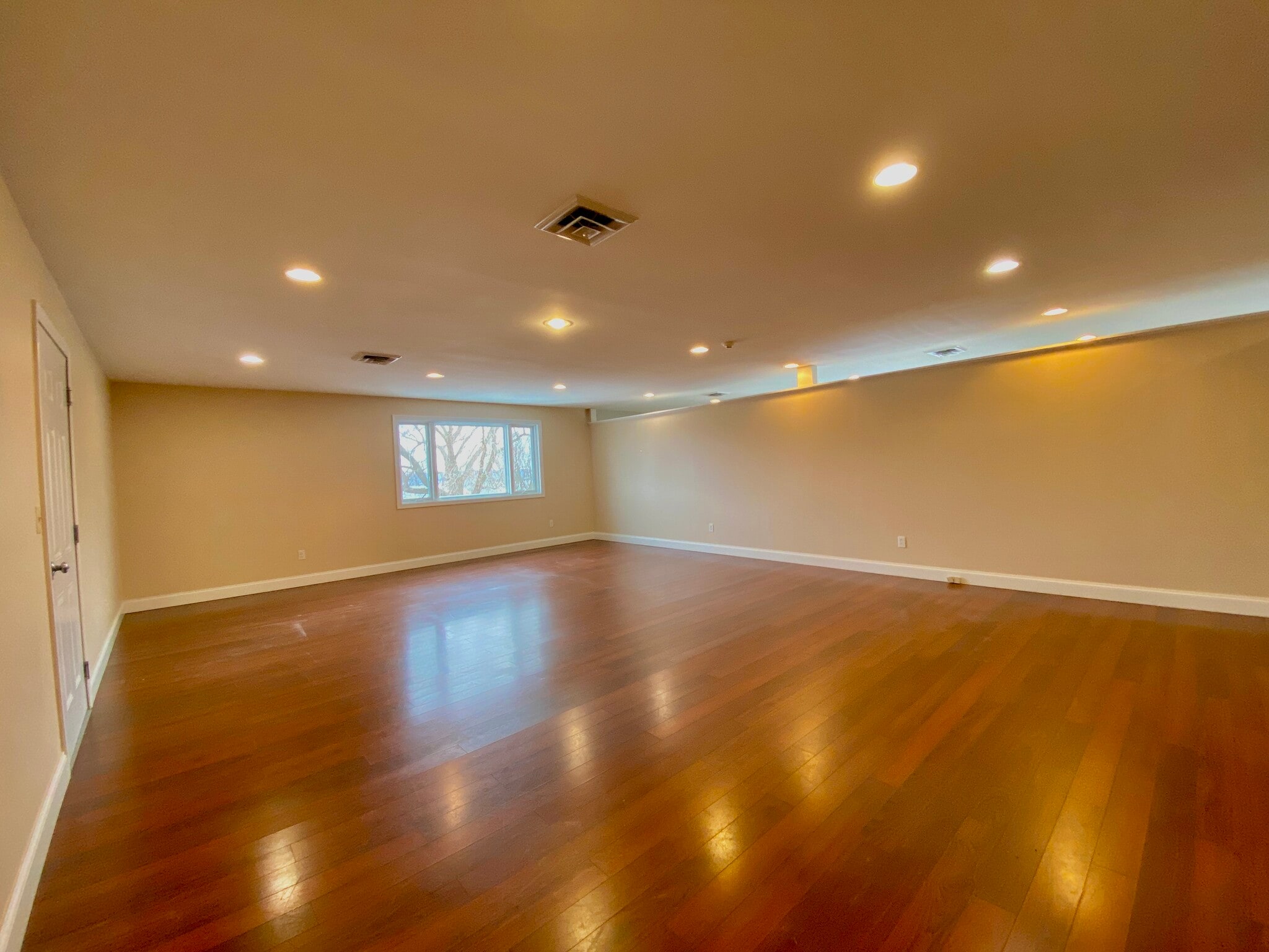 1 Park Ave, Portsmouth, RI for sale Interior Photo- Image 1 of 1