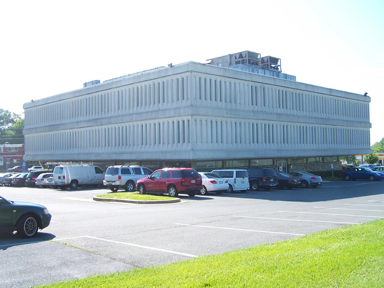 831 University Blvd E, Silver Spring, MD for sale - Primary Photo - Image 1 of 1
