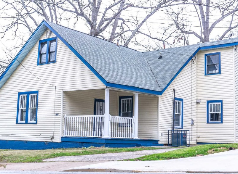 10-Property Investment Portfolio portfolio of 4 properties for sale on LoopNet.com - Building Photo - Image 2 of 8