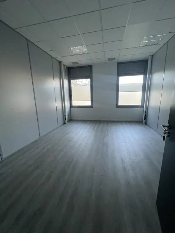 Office in Colombelles for lease Interior Photo- Image 1 of 16
