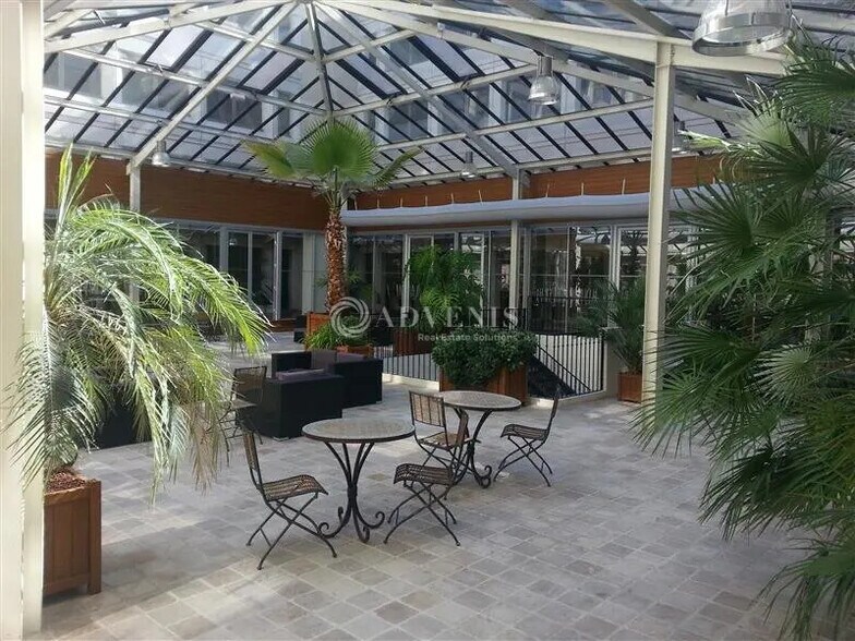 Office in Rungis for lease - Building Photo - Image 2 of 6