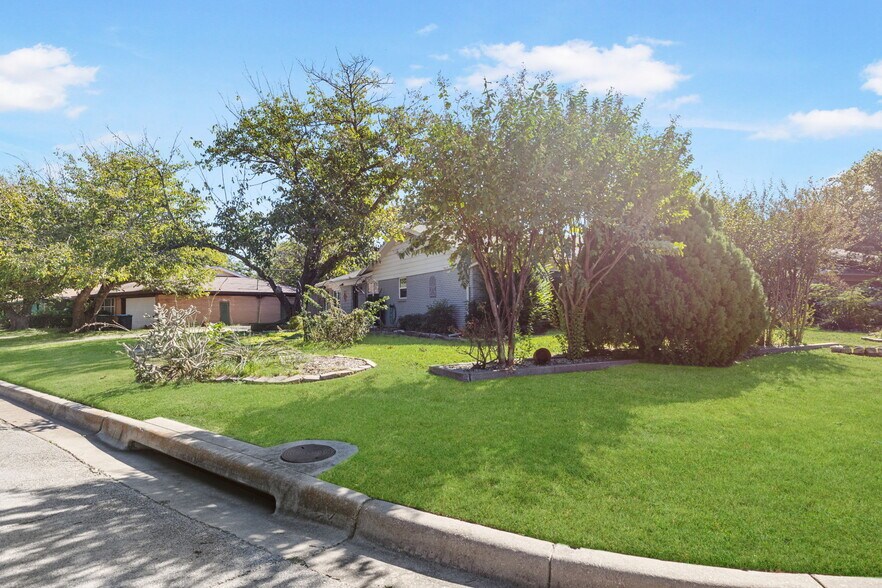 2829 Larkin Ave, Fort Worth, TX for sale - Building Photo - Image 3 of 3