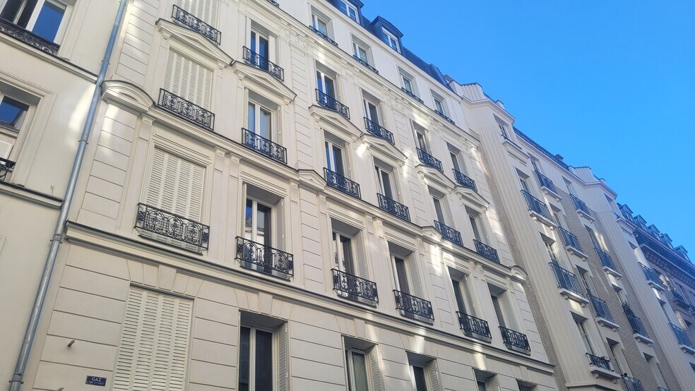 89 Rue Truffaut, Paris for sale - Building Photo - Image 2 of 4