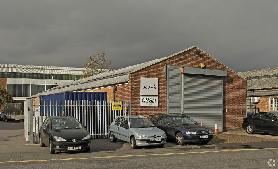 Galleymead Rd, Slough for lease - Primary Photo - Image 1 of 4